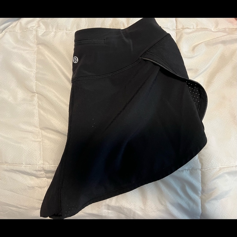Lululemon Surefire Short 3, Size 8, perfect condition